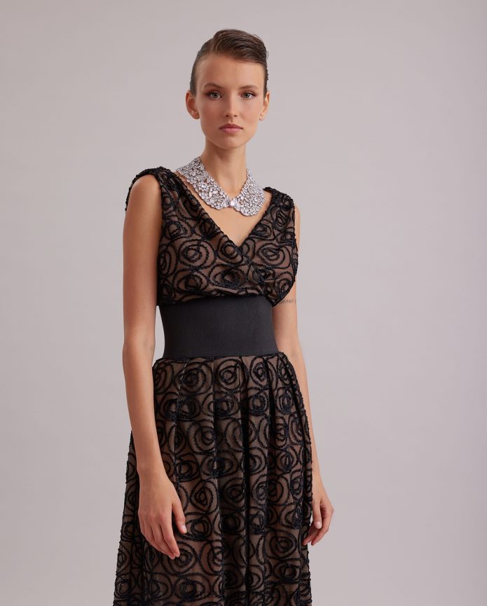 ملابس عبد اللطيف Anne Fontaine نحيف Muse Dress فستان شفاف بدون أكمام مع طبقة شبكية مطرزة بالورود المخملية أسود T622DL103