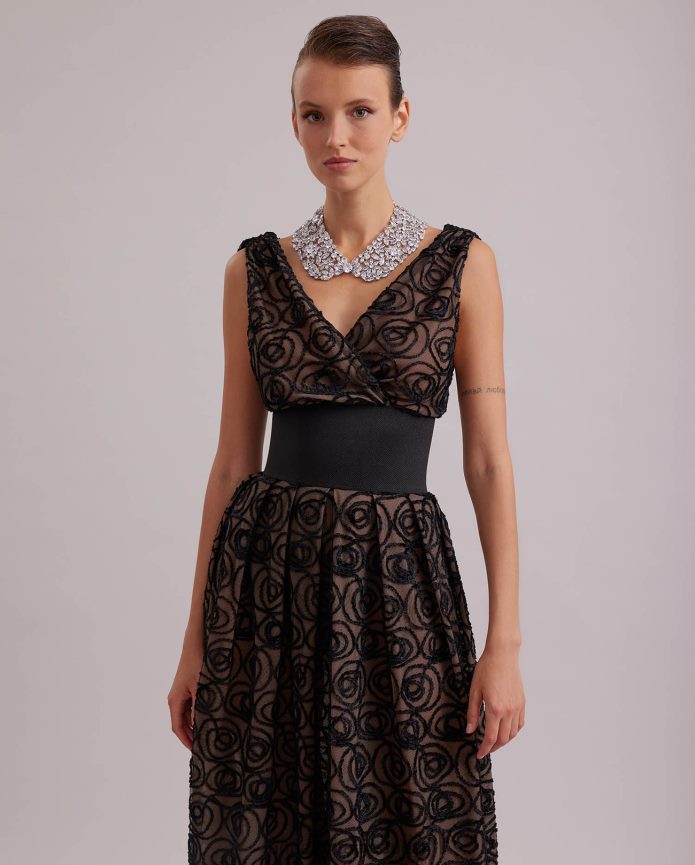 ملابس عبد اللطيف Anne Fontaine نحيف Muse Dress فستان شفاف بدون أكمام مع طبقة شبكية مطرزة بالورود المخملية أسود T622DL103