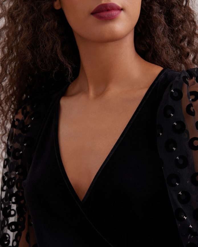 ملابس عبد اللطيف Anne Fontaine نحيف توب ملكي مخملي ملفوف بأكمام ضخمة شفافة مطرزة بدوائر مخملية أسود T622DL286