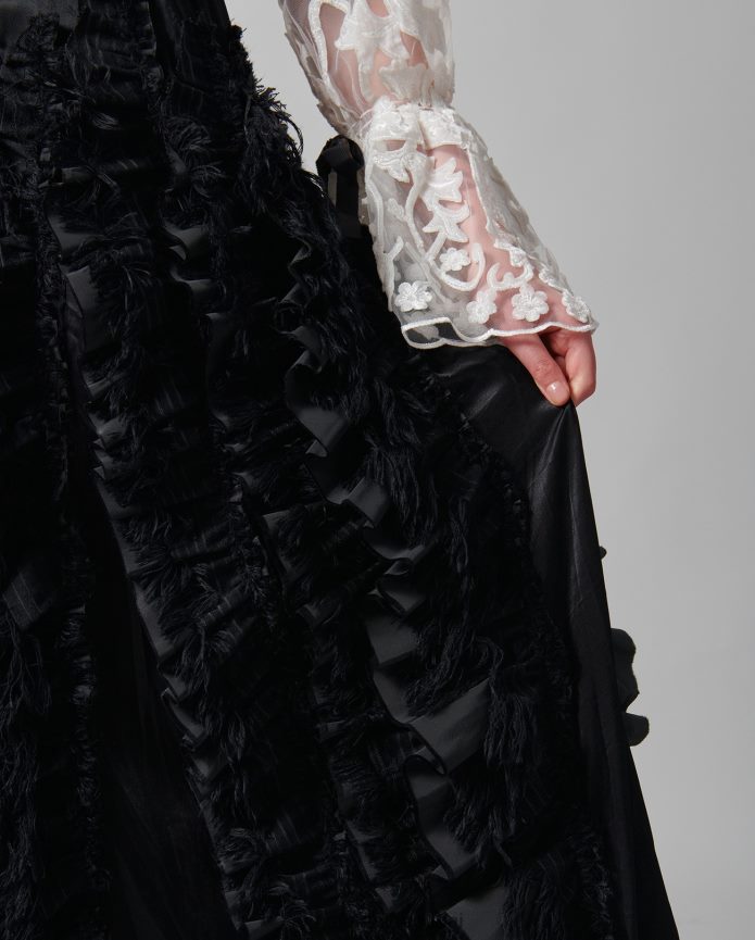 ملابس عبد اللطيف Anne Fontaine نحيف تنورة لانييل مصنوعة بحرفية من الساتان مع كشكشة متدفقة عموديًا أسود T622DL380