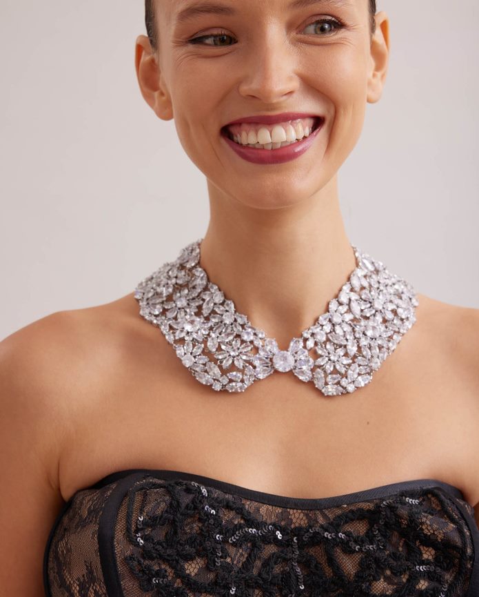 مُكَمِّلات عبد اللطيف Anne Fontaine نحيف طوق كارولينا مزين بكريستالات متعددة فضة T622DL510