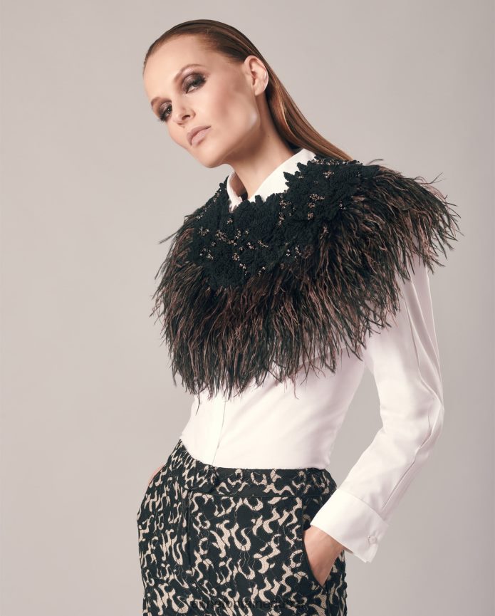 مُكَمِّلات عبد اللطيف Anne Fontaine نحيف طوق أوليمبي طوق مطرز بالريش أسود T622DL528