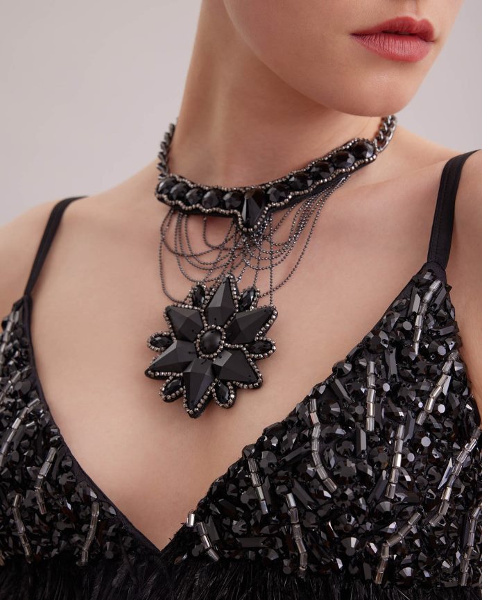 مُكَمِّلات عبد اللطيف Anne Fontaine نحيف قلادة جوليم من الحجر وقلادة من الزهور أسود T622DL536