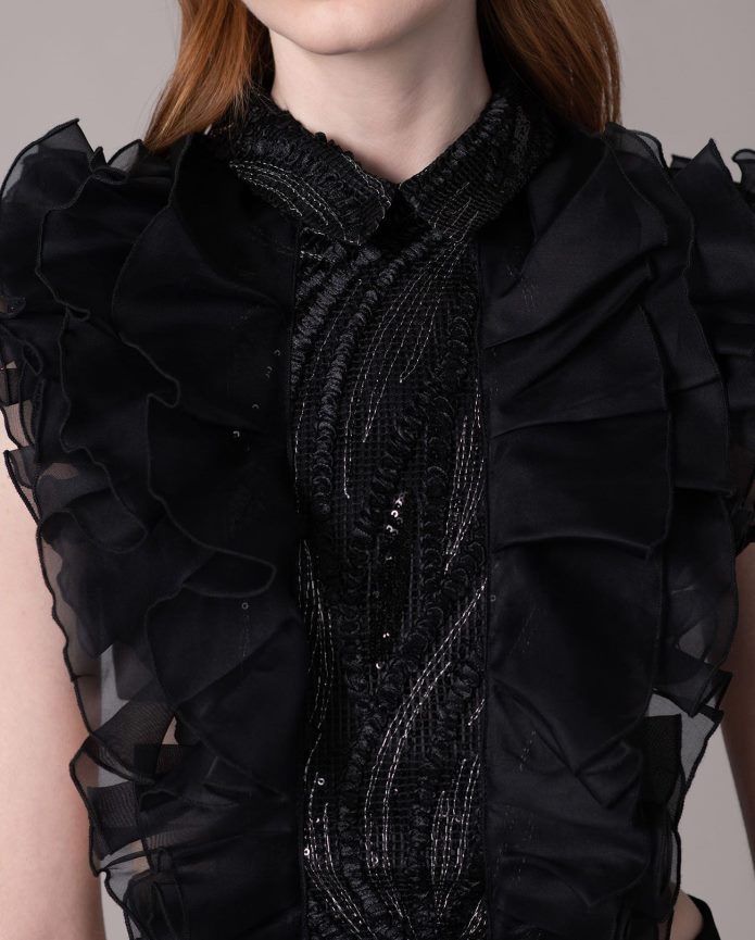 مُكَمِّلات عبد اللطيف Anne Fontaine نحيف واجهة قميص شانون مع الكشكشة والترتر أسود T622DL578